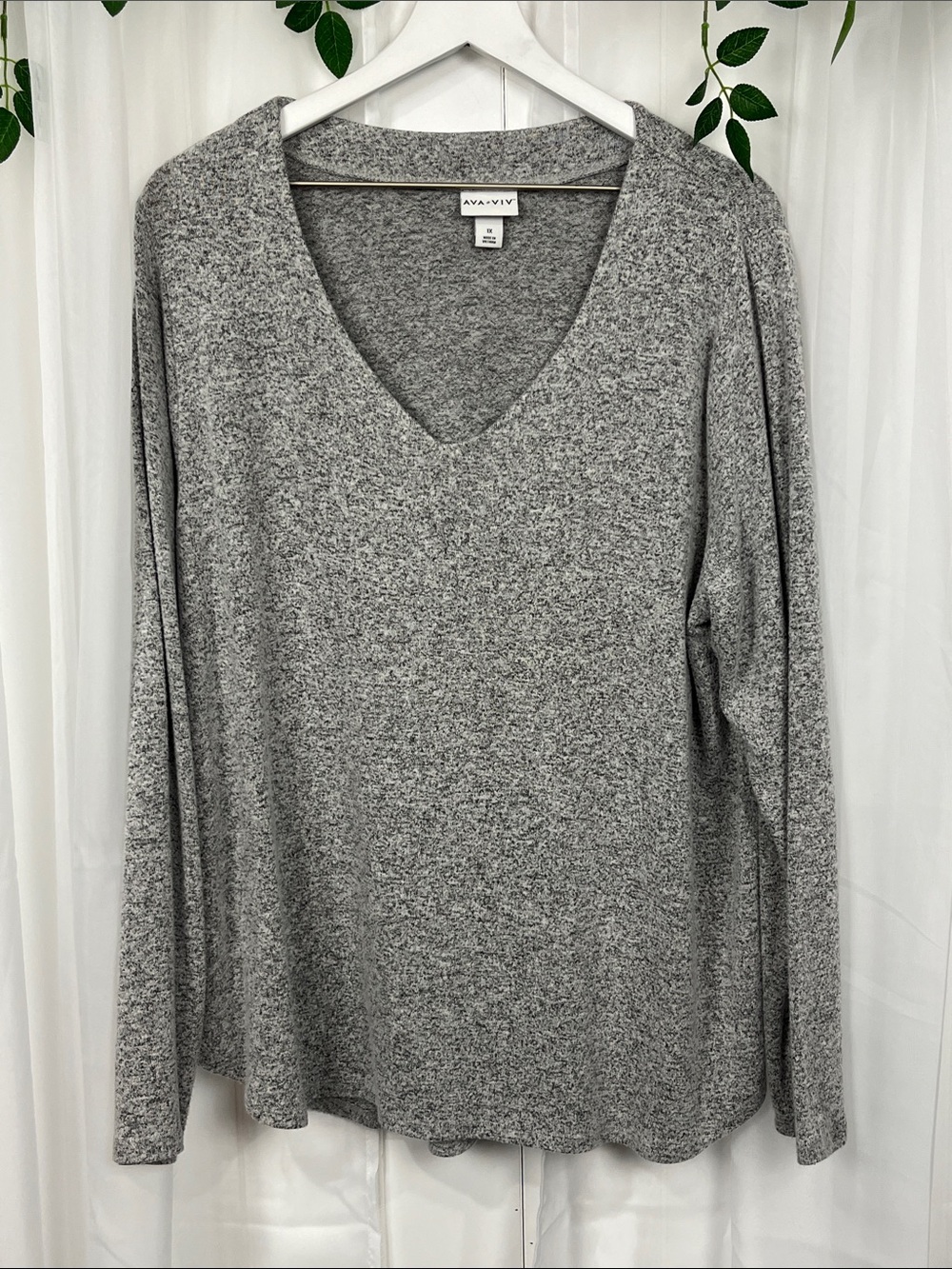 Ava & Viv Pullover Top 1X Gray Heather Long Sleeves Curve Hem Stretch Rayon EUC